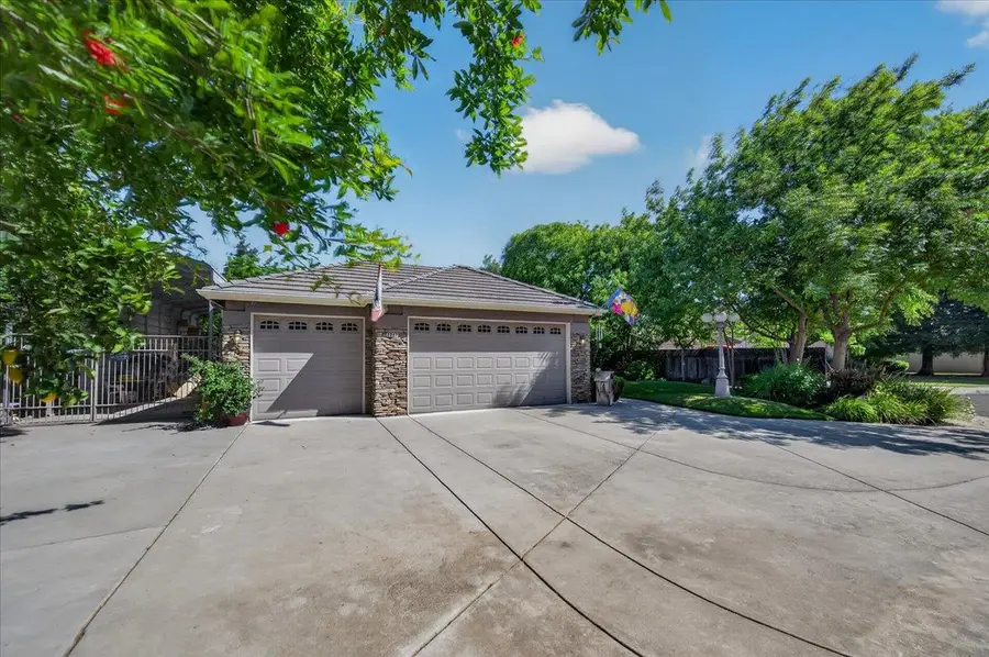 2007 Ashcroft Avenue, Clovis, CA 93611 - #2