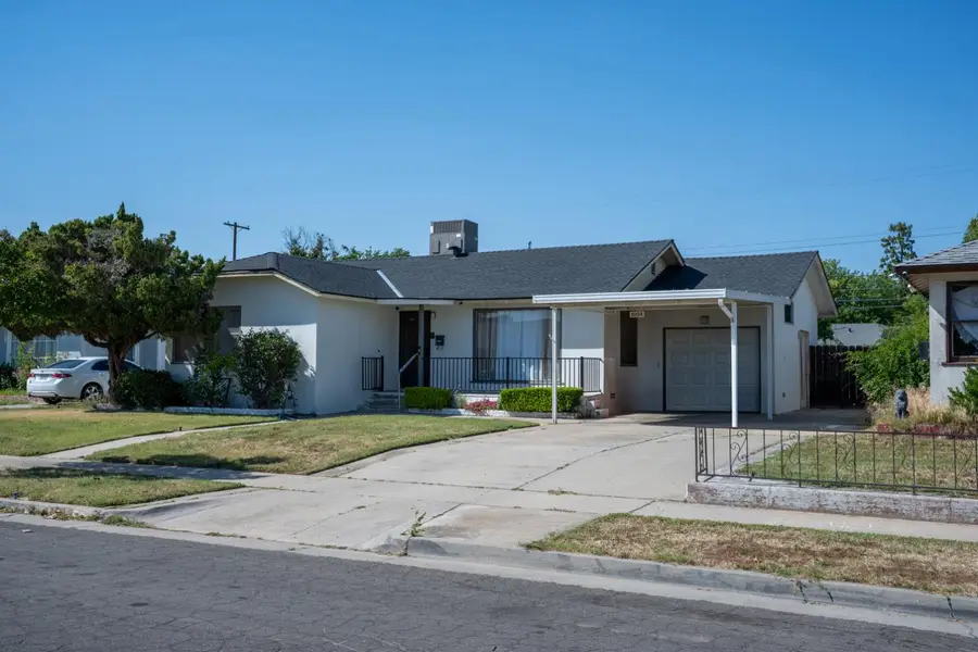 1004 W Pontiac Way, Fresno, CA 93705 - #2