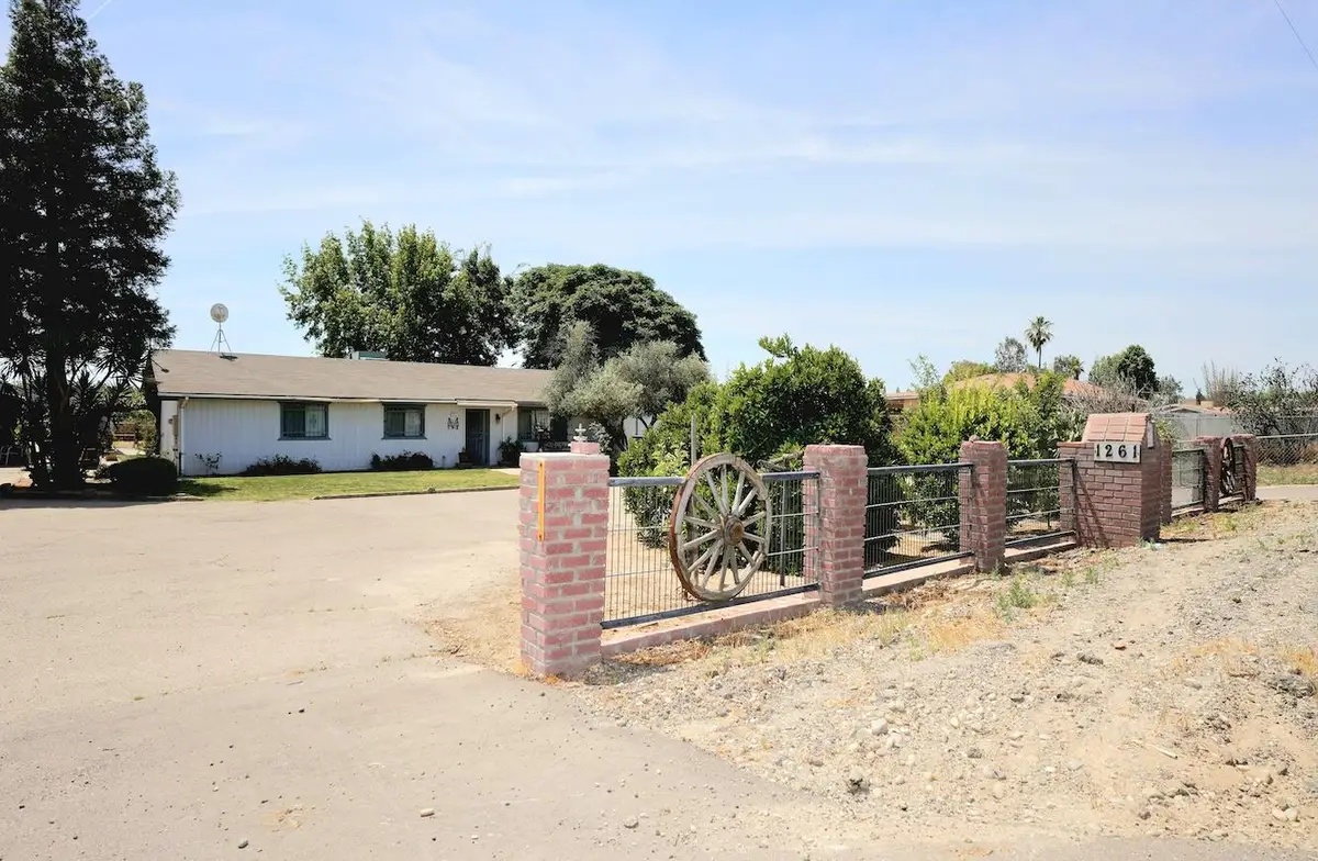 1261 E Adams Avenue, Fresno, CA 93725 - #1