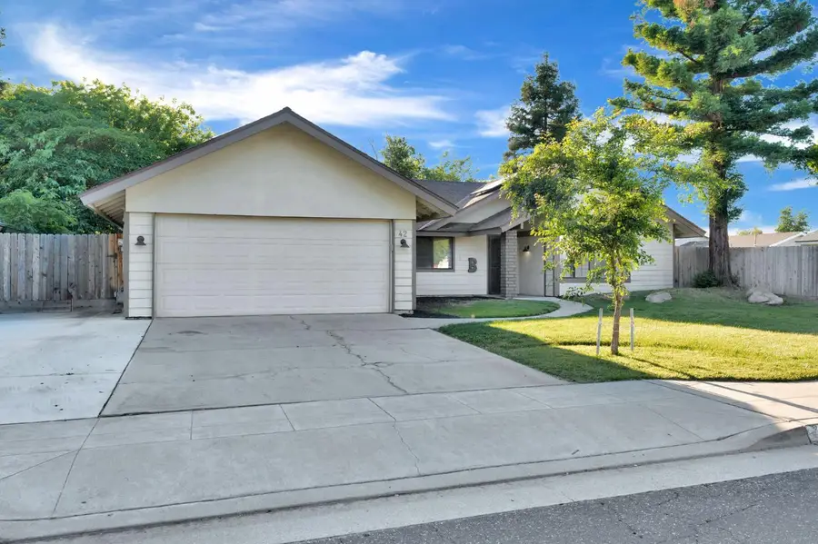 42 Mckelvy Ave, Clovis, CA 93611 - #2