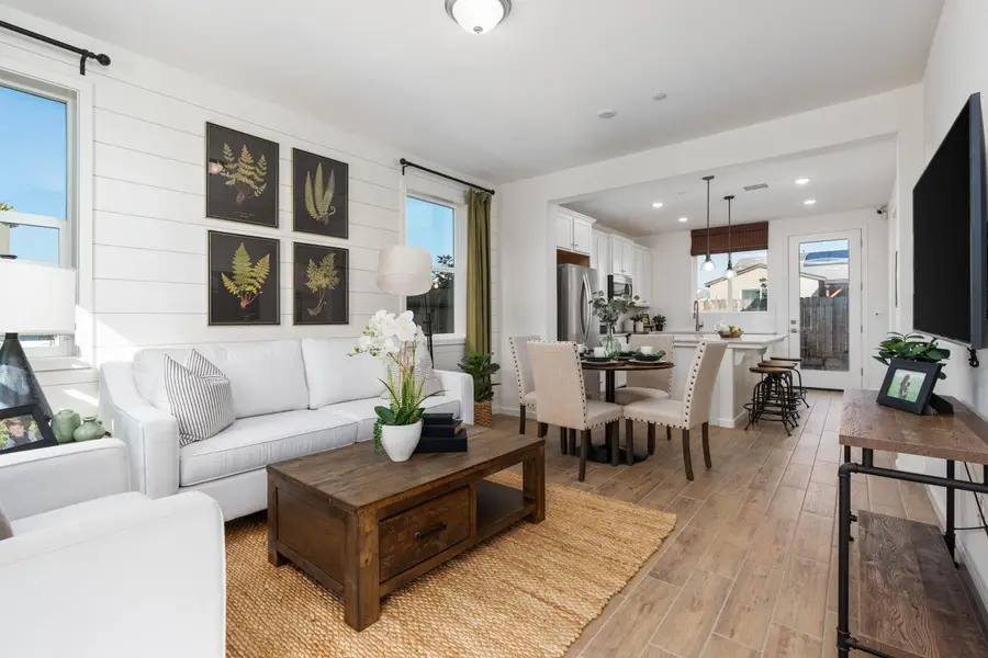 6702 E Sentry Drive, Fresno, CA 93727 - #3