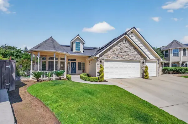 1994 N Cherry Lane, Clovis, CA 93619