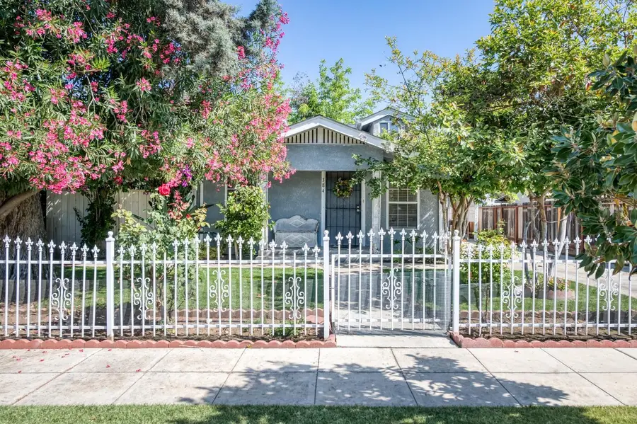 384 W Fir Avenue, Pinedale, CA 93650 - #2