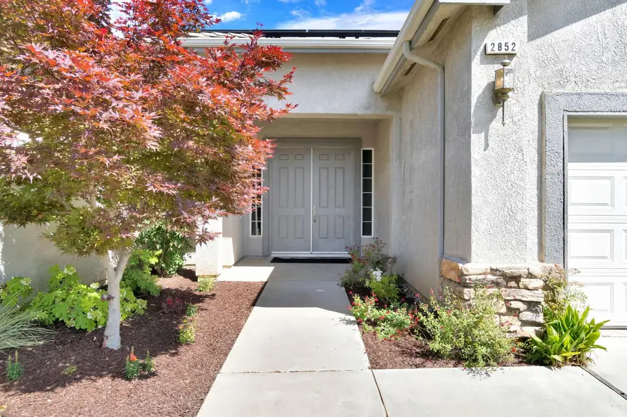 2852 Geary Avenue, Sanger, CA 93657 - #2