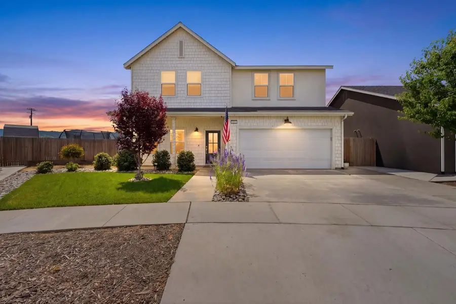 2429 W Claridge Way, Hanford, CA 93230 - #2