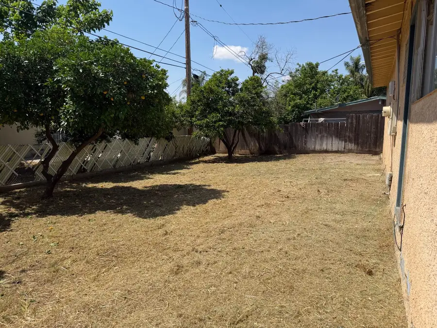 877 E Thurman Avenue, Porterville, CA 93257 - #2