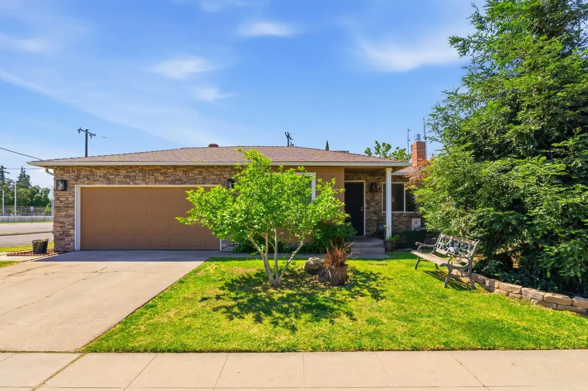 2438 E Santa Ana Avenue, Fresno, CA 93726 - #1