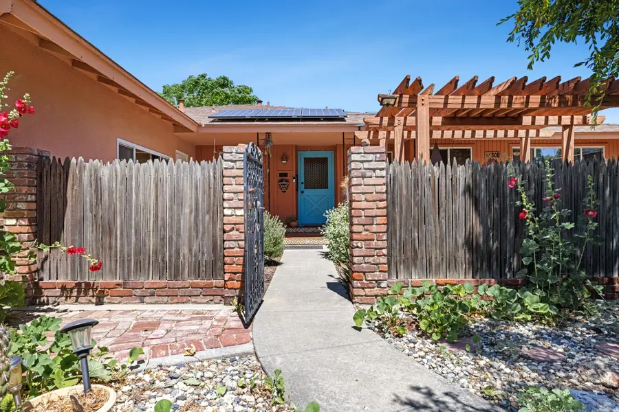 308 Dartmouth Avenue, Coalinga, CA 93210 - #2