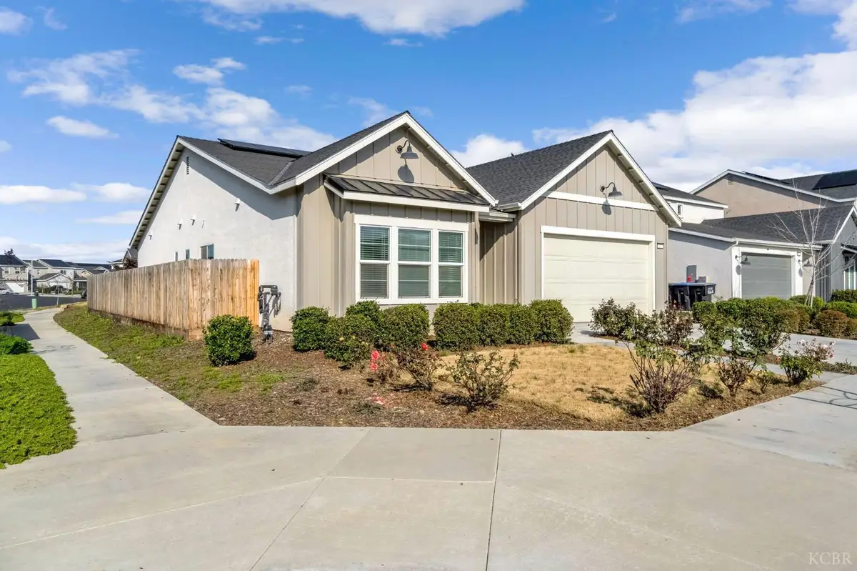 102 E Tyler Avenue, Visalia, CA 93291 - #1