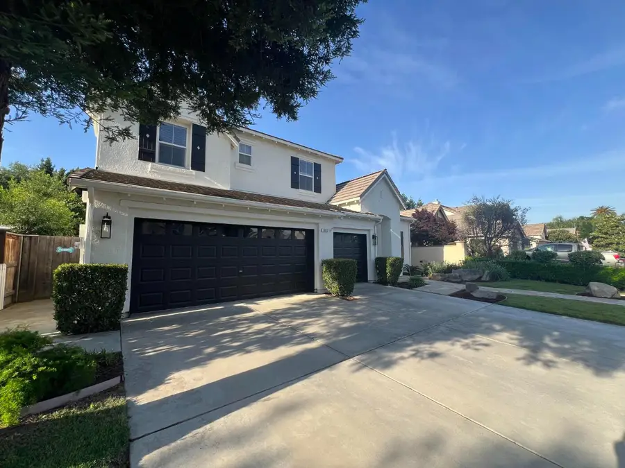 1902 Everglade Avenue, Clovis, CA 93619 - #2