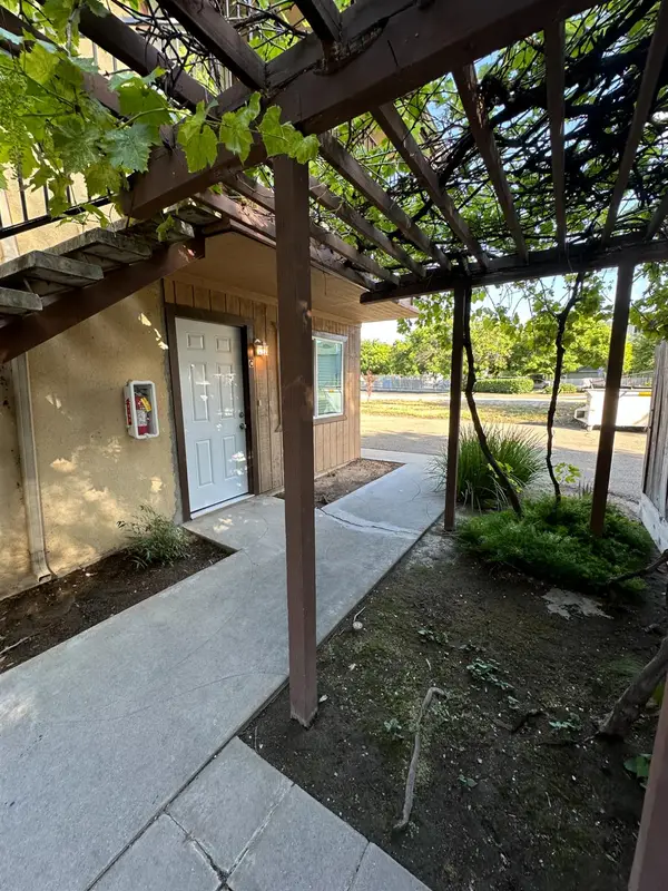 1069 Cherry Lane #C, Clovis, CA 93612