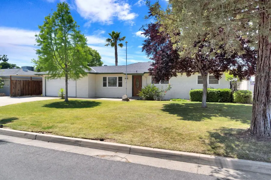 4063 N Sunnyside Avenue, Fresno, CA 93727 - #3