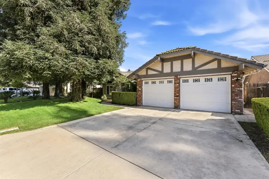 1917 E Quincy Avenue, Fresno, CA 93720 - #2