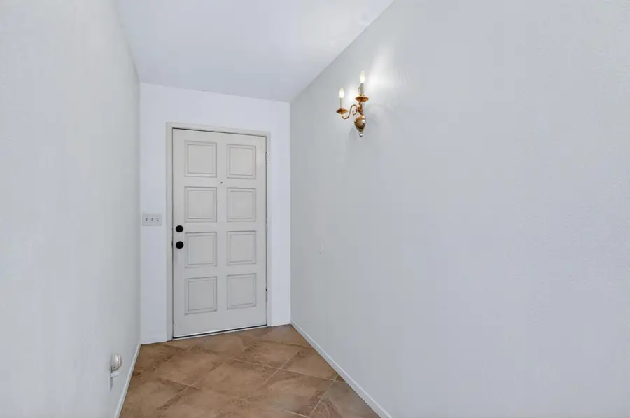395 N Fordham Avenue, Fresno, CA 93727 - #2