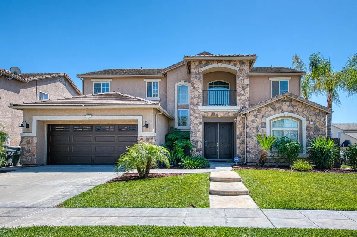 5860 E Byrd Avenue, Fresno, CA 93727 - #1