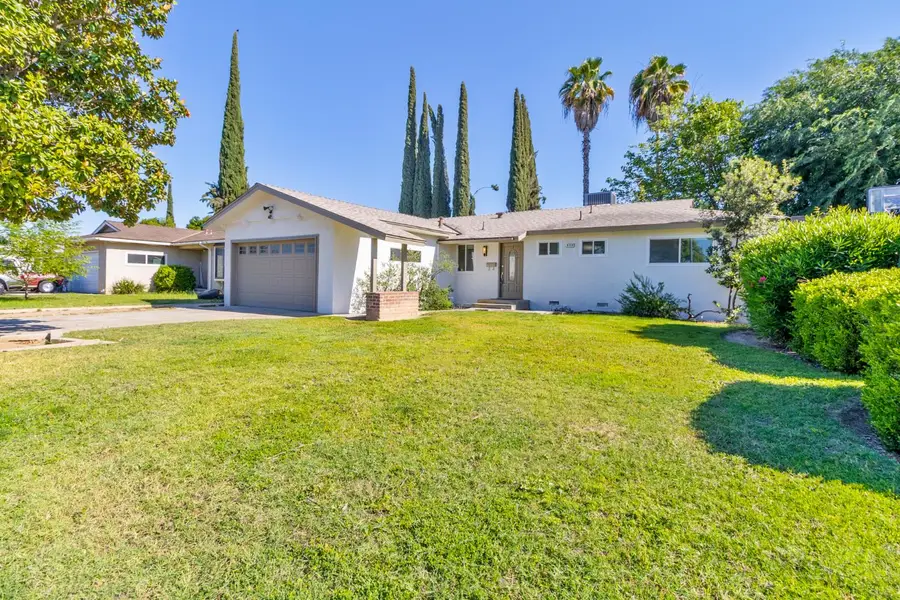 896 W Holland Avenue, Clovis, CA 93612 - #2