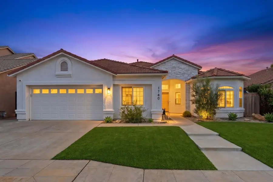 1740 N Mckelvy Avenue, Clovis, CA 93619 - #2
