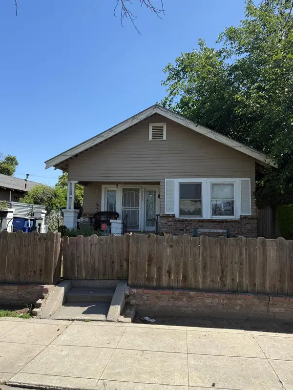 2420 E Clay Avenue, Fresno, CA 93701