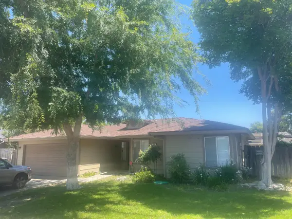 559 W Indianapolis Avenue, Clovis, CA 93612