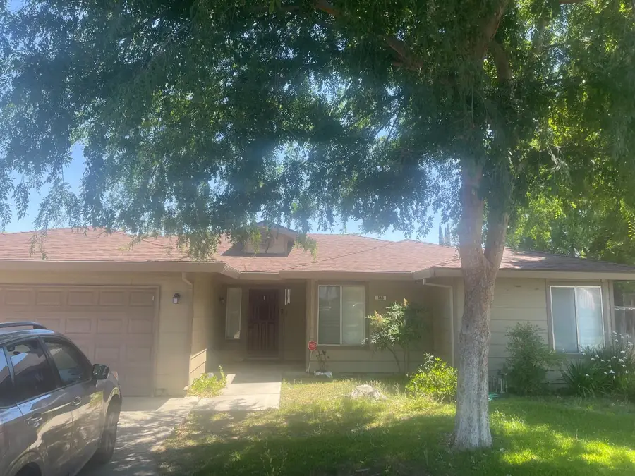 559 W Indianapolis Avenue, Clovis, CA 93612 - #2