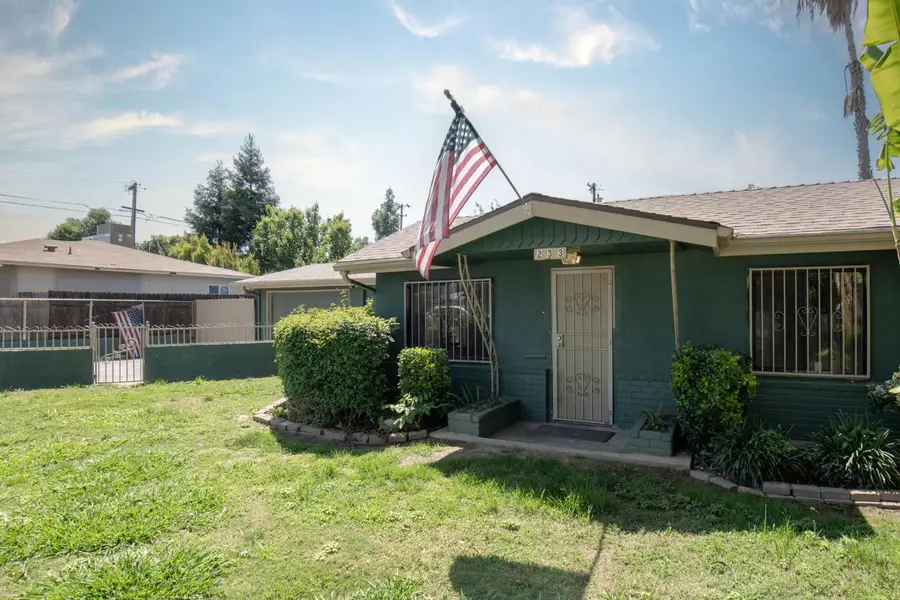 233 W Birch Avenue, Pinedale, CA 93650 - #2
