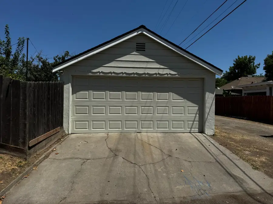 704 N Roosevelt Avenue, Fresno, CA 93728 - #3