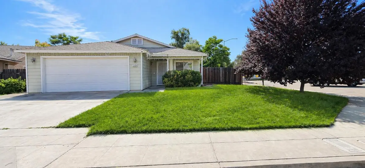 2584 S Roughrider Avenue, Fresno, CA 93725 - #1