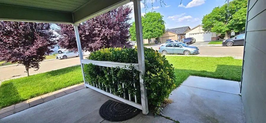 2584 S Roughrider Avenue, Fresno, CA 93725 - #3