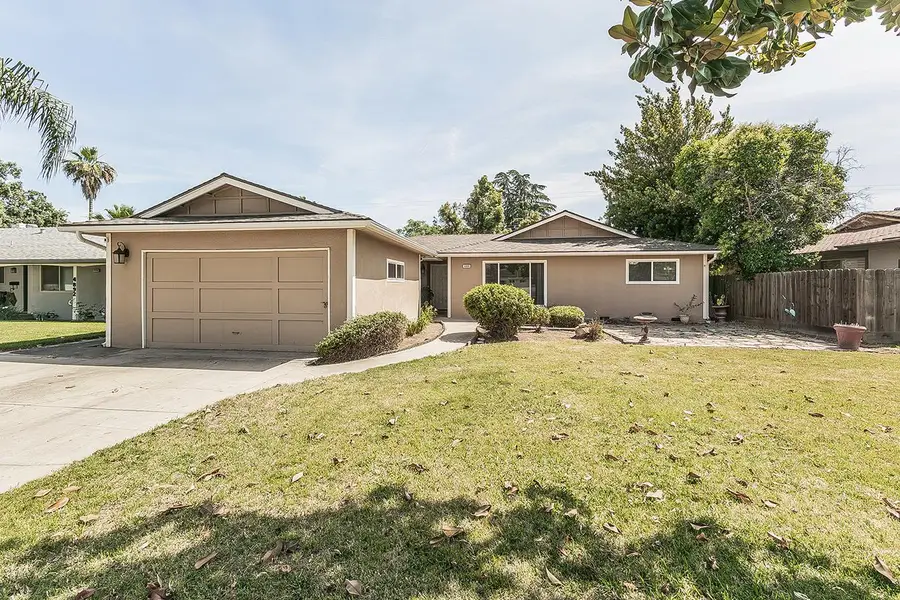 4888 E Rialto Avenue, Fresno, CA 93726 - #2