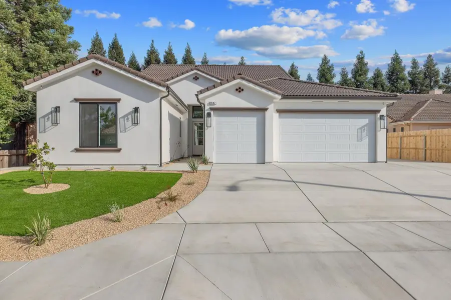 1047 E Arlen Avenue, Visalia, CA 93292 - #2