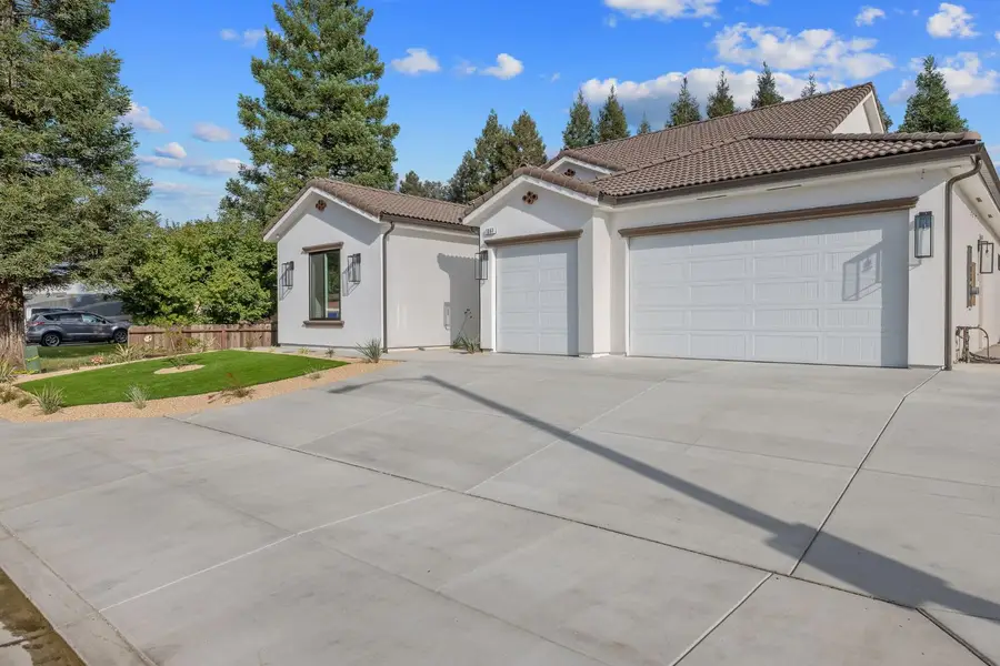 1047 E Arlen Avenue, Visalia, CA 93292 - #3