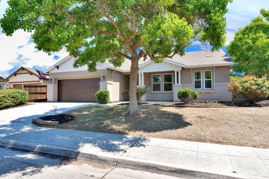 2090 N Delbert Avenue, Fresno, CA 93722 - #2