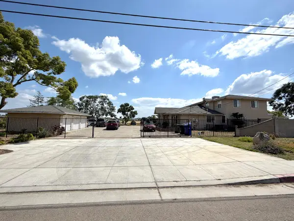 844 W Nebraska Avenue, Dinuba, CA 93618