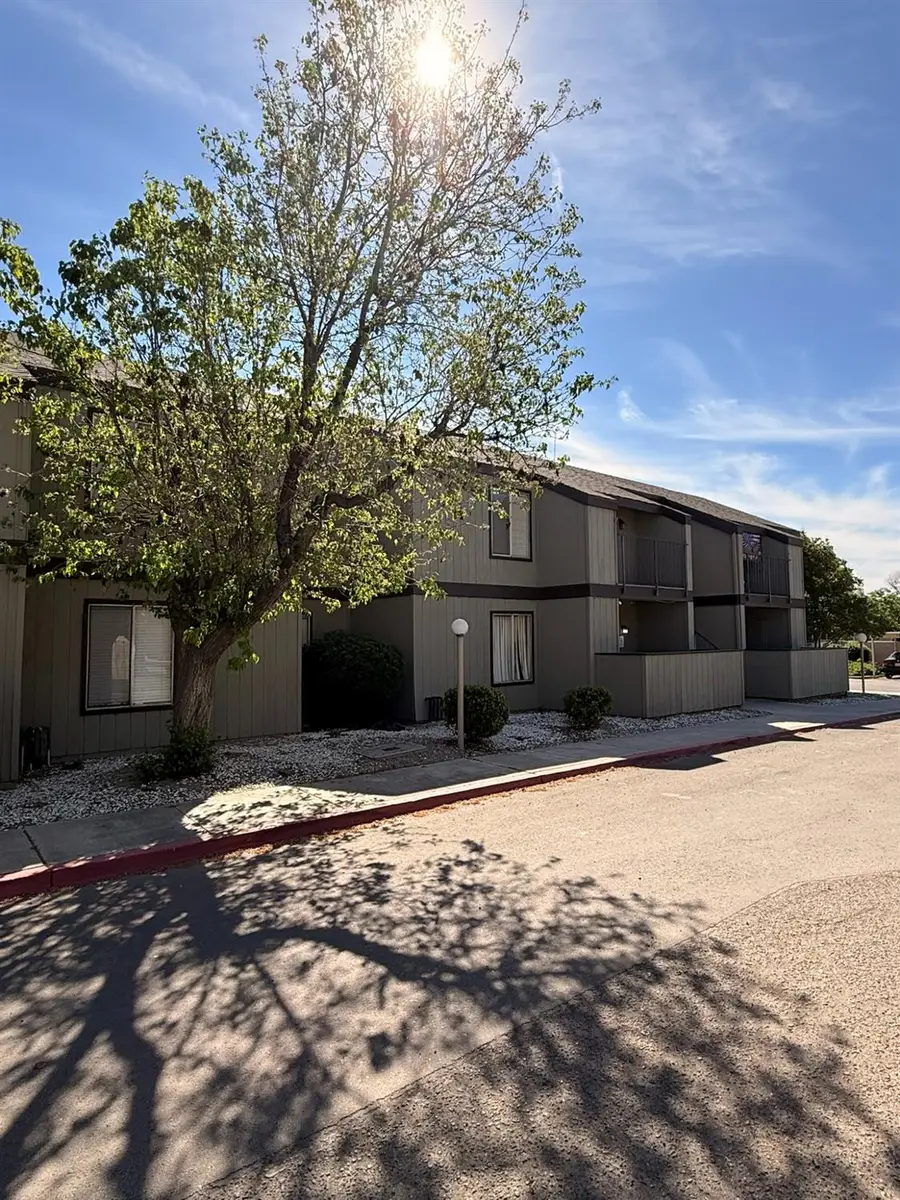 302 W Pleasant Street, Coalinga, CA 93210 - #2