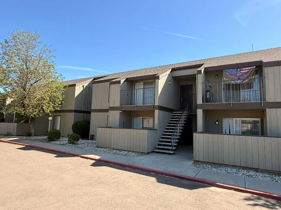 302 W Pleasant Street, Coalinga, CA 93210 - #3