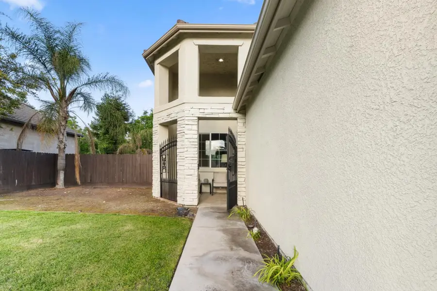 1989 S Orangewood Drive, Fresno, CA 93727 - #3