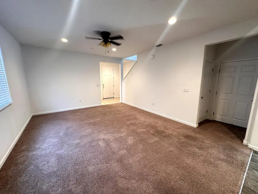 2893 N Schneider Avenue, Fresno, CA 93737 - #3
