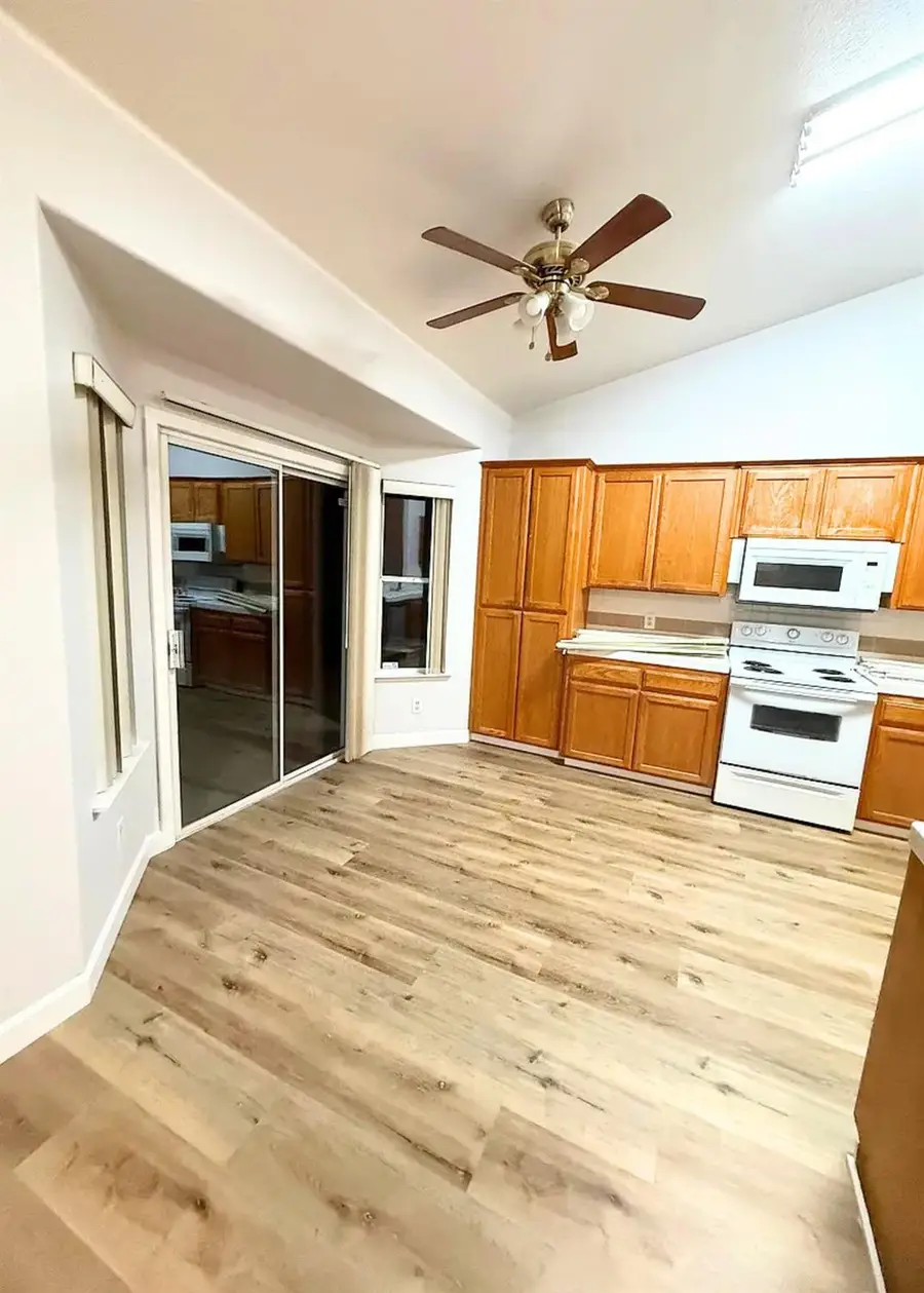 2804 E Deyoung Dr E, Fresno, CA 93720 - #3