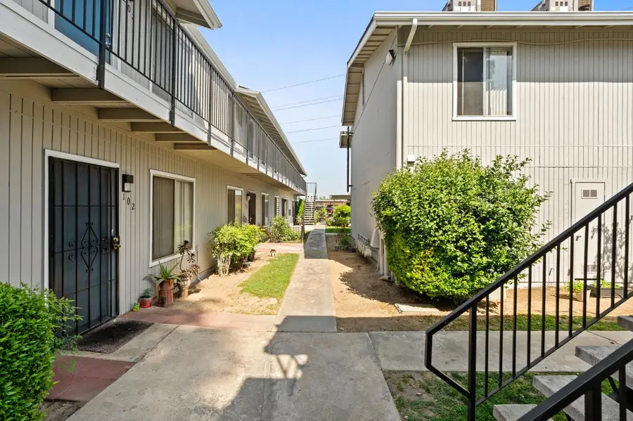 125 E Dakota Avenue #101, Fresno, CA 93704 - #3