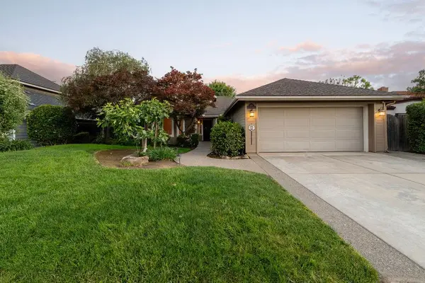 877 E Catalina Circle, Fresno, CA 93730