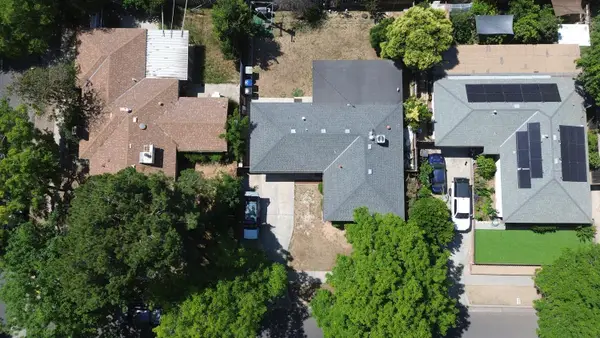 2211 W Garland Avenue, Fresno, CA 93705
