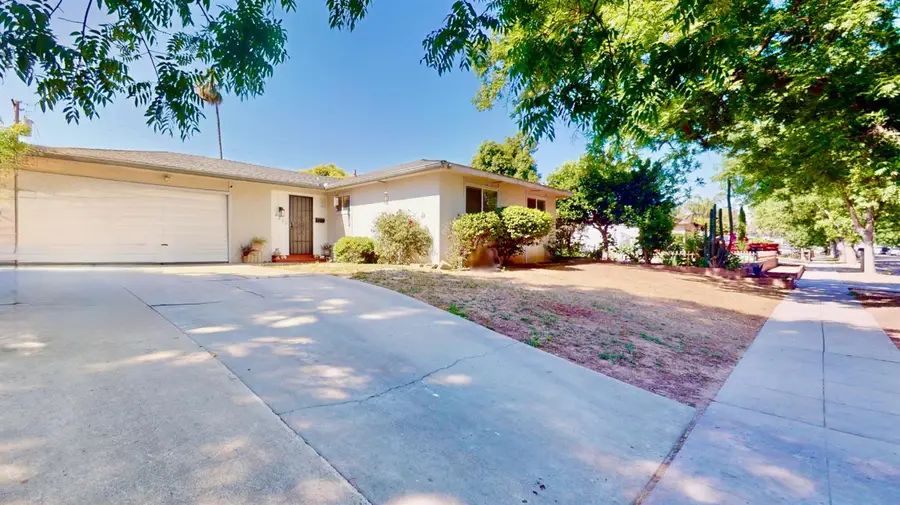 2211 W Garland Avenue, Fresno, CA 93705 - #2