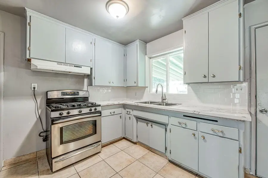 1534 W Saginaw Way, Fresno, CA 93705 - #3