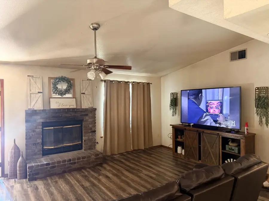 851 N Crenshaw Street, Visalia, CA 93291 - #3