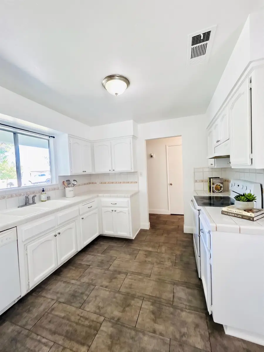 3843 N Ezie Avenue, Fresno, CA 93727 - #2