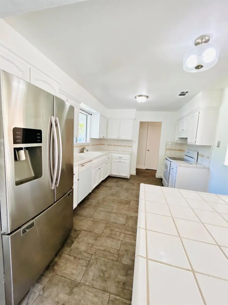 3843 N Ezie Avenue, Fresno, CA 93727 - #3