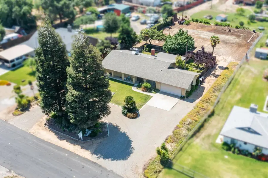 25526 Whitworth Drive N, Madera, CA 93638 - #2