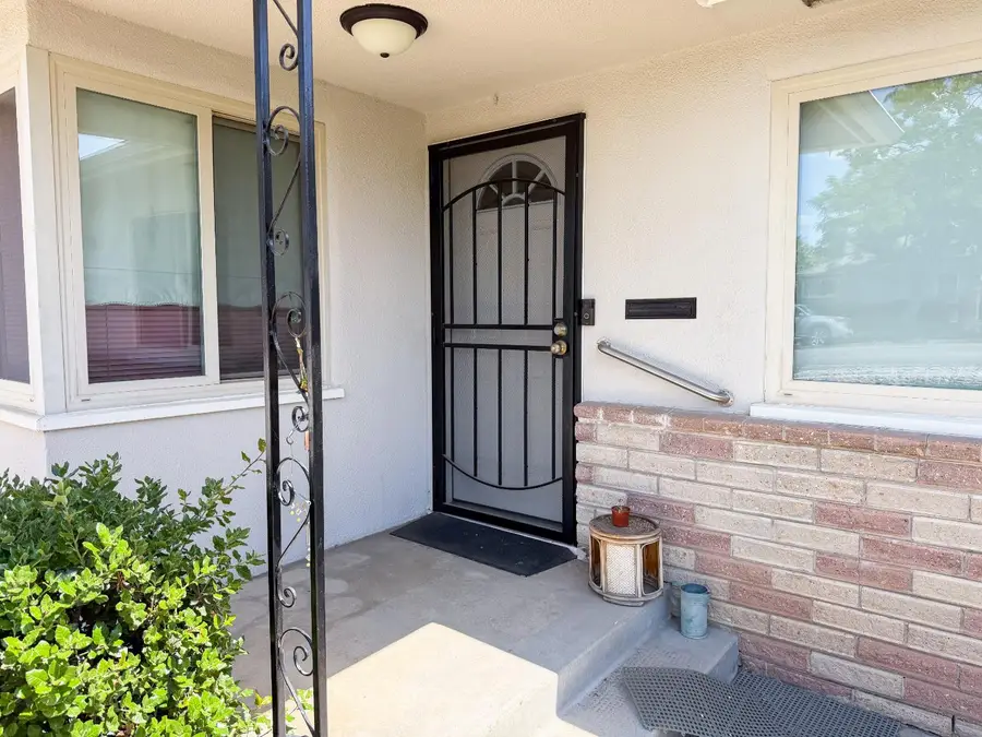 4326 N 5th Street N, Fresno, CA 93726 - #2
