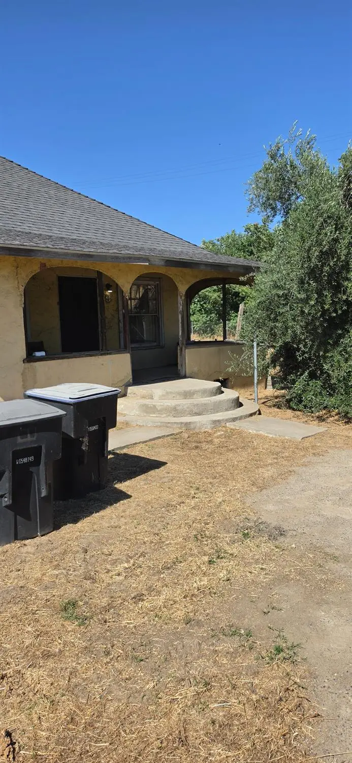 590 E Daleville Avenue, Fresno, CA 93706 - #2