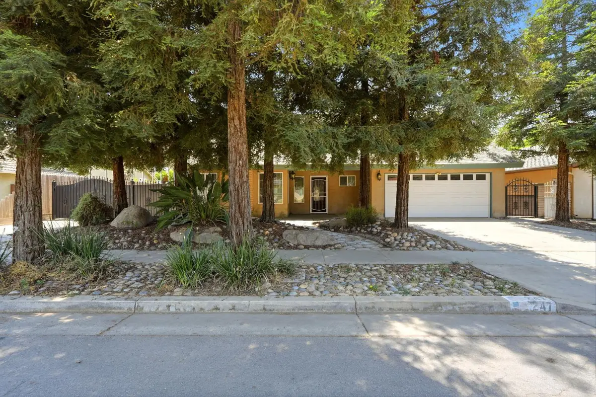 247 E Kennedy Avenue, Tulare, CA 93274 - #1